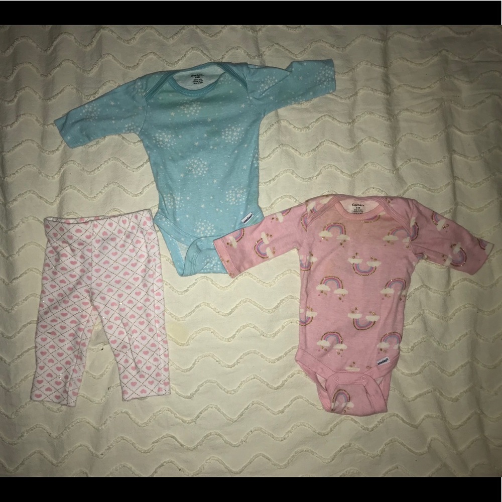 Gerber 0-3 months long sleeved onesies and 1 pant